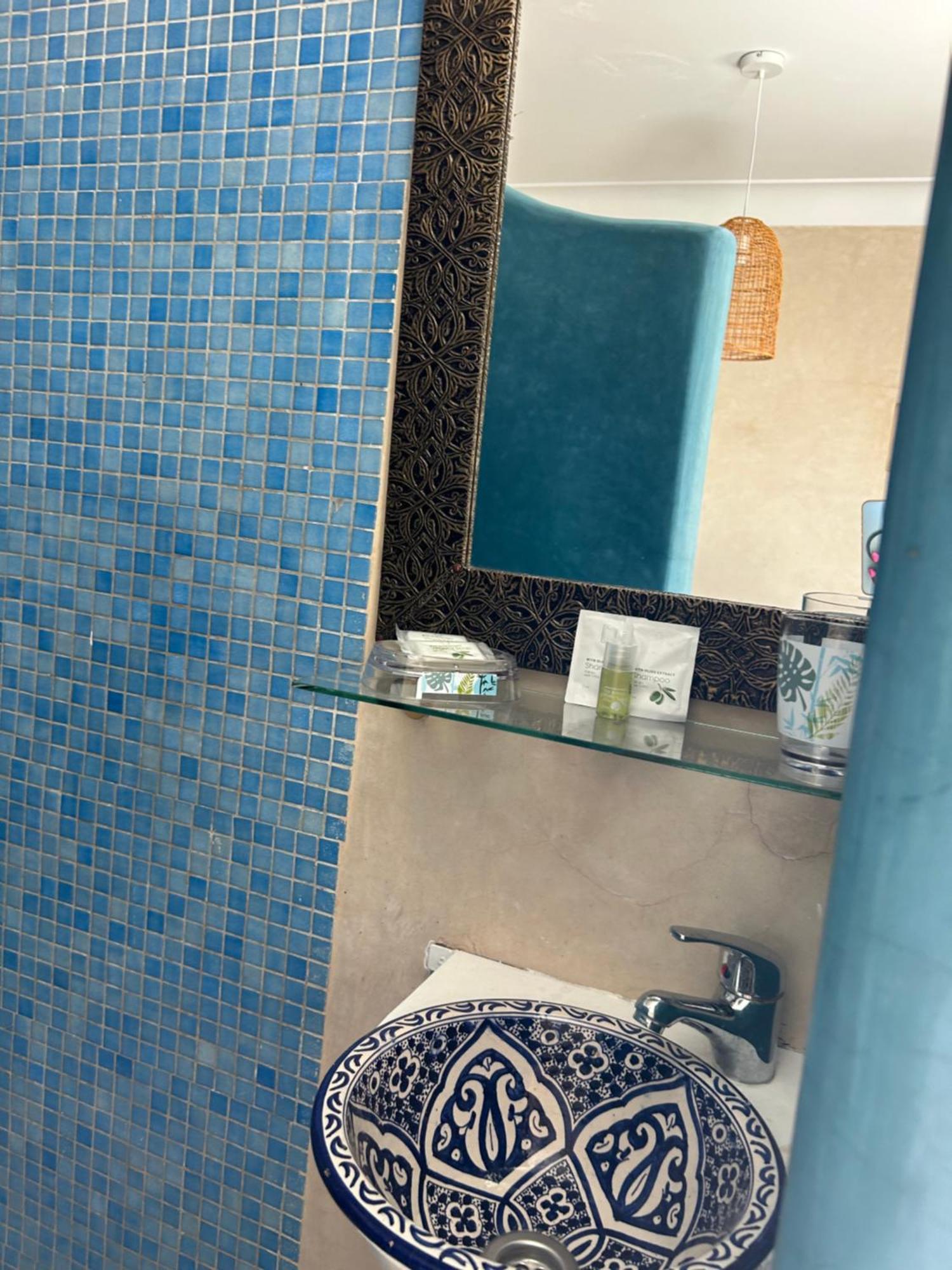 Riad Amazing Amazigh Avec Jacuzzi Petit Dejeuner Compris Avec Aussi Chambres Familiales Pres De La Place Jemaa El Fna Marrakesh Exteriör bild