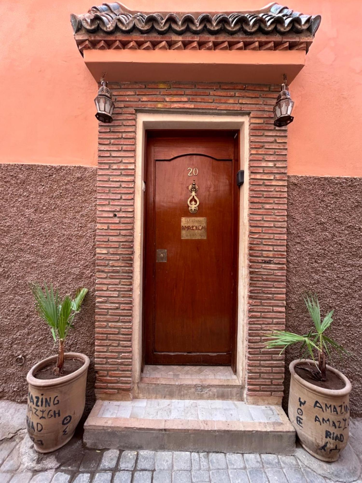 Riad Amazing Amazigh Avec Jacuzzi Petit Dejeuner Compris Avec Aussi Chambres Familiales Pres De La Place Jemaa El Fna Marrakesh Exteriör bild